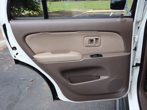 Used 2000 Toyota 4Runner SR5 image 24