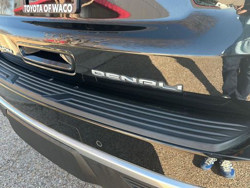 Used 2022 GMC Yukon XL Denali image 6