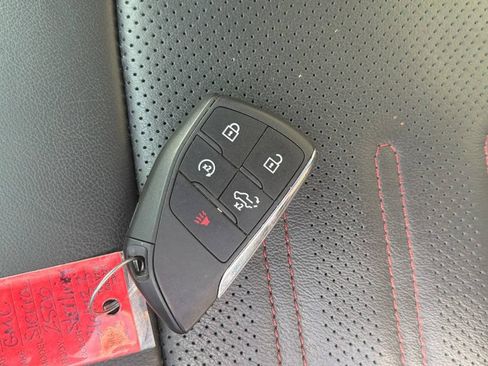 Used 2025 GMC Sierra 2500 AT4X AWD/4WD image 27