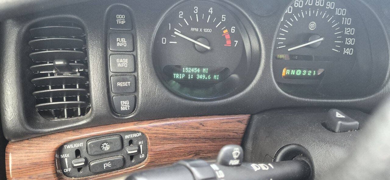 Used 2005 Buick Le Sabre Custom w/ Leather and Comfort Group FWD image 18