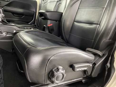 Used 2022 Jeep Wrangler Unlimited Sahara w/ Cold Weather Group image 20