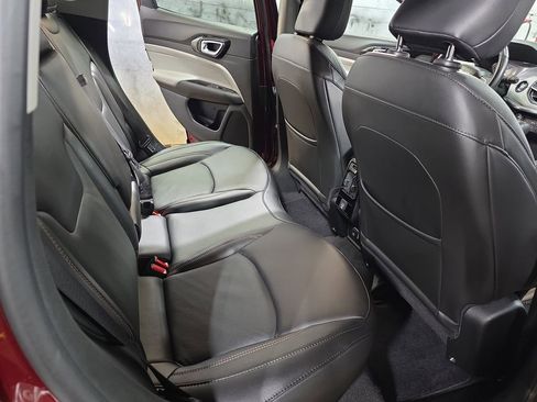 Used 2022 Jeep Compass Limited image 11