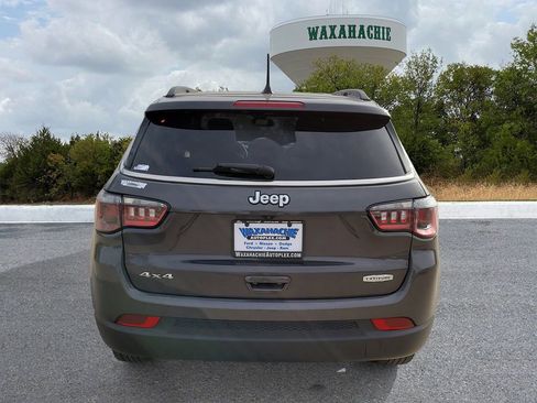 Used 2024 Jeep Compass Latitude image 4