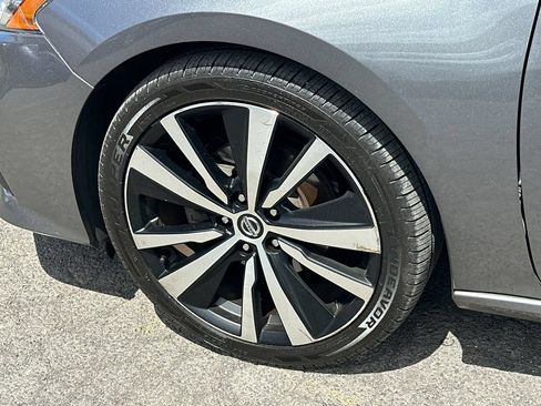 Used 2021 Nissan Altima 2.5 SR FWD image 12