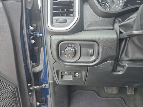 Used 2022 RAM 1500 Big Horn AWD/4WD image 34