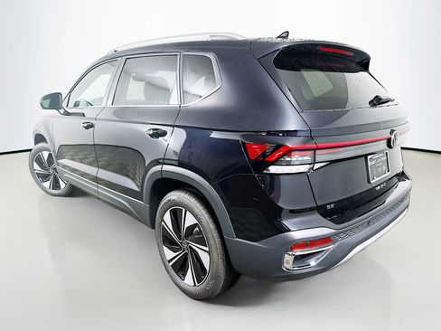 New 2025 Volkswagen Taos SE image 5