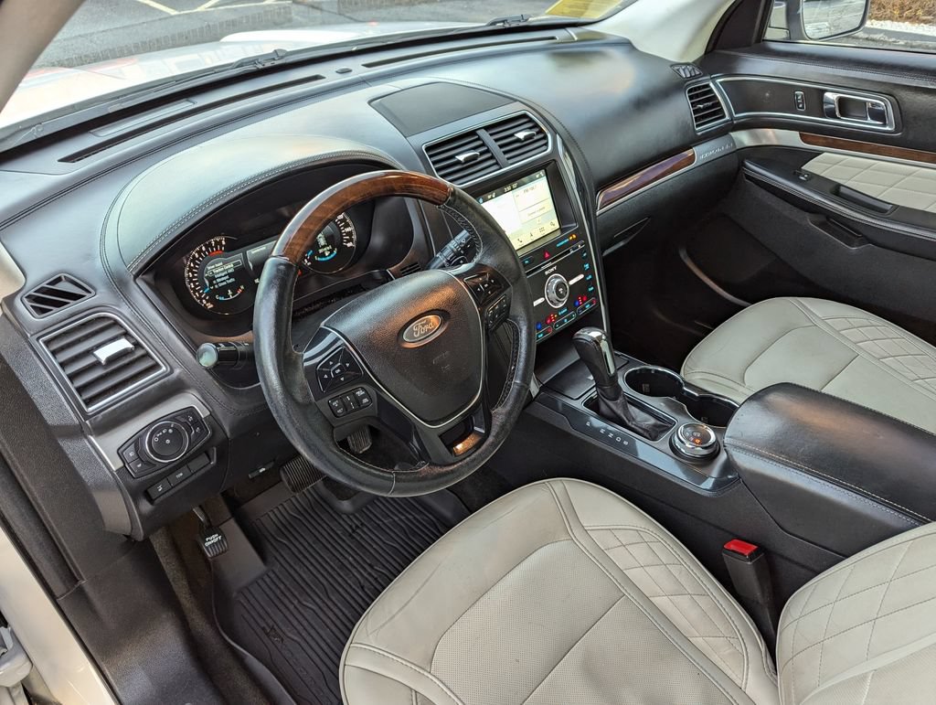 Used 2018 Ford Explorer Platinum AWD/4WD image 14