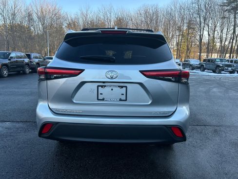 Used 2022 Toyota Highlander XLE image 8