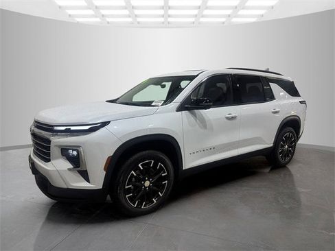 New 2026 Chevrolet Traverse LT w/ Sun and Wheel Package image 2