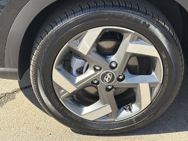 Used 2026 Hyundai Venue SEL FWD image 16