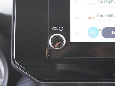 Certified 2024 Toyota Venza LE image 23