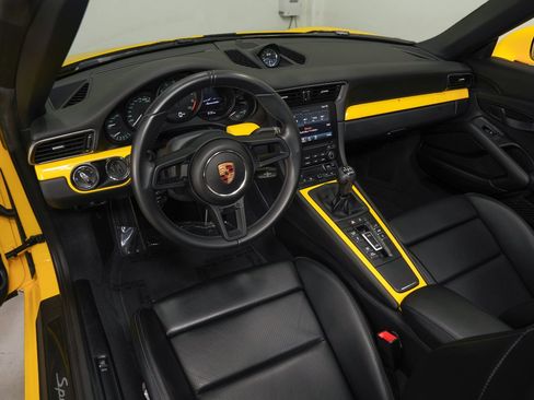 Used 2019 Porsche 911 Speedster RWD image 13