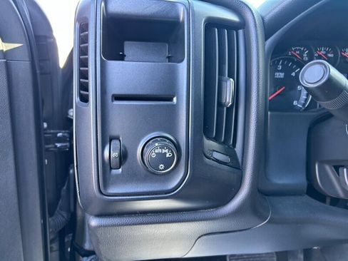 Used 2018 Chevrolet Silverado 1500 Custom w/ Custom Convenience Package RWD image 31