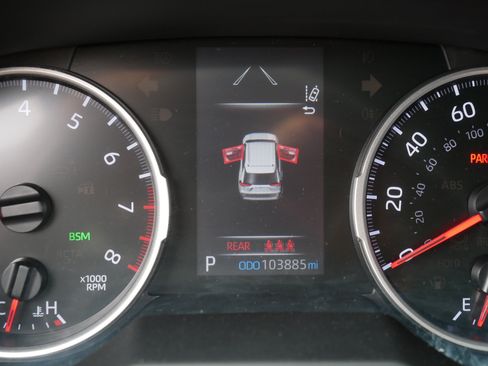 Used 2020 Toyota RAV4 XLE w/ XLE Grade Weather Package AWD/4WD image 23