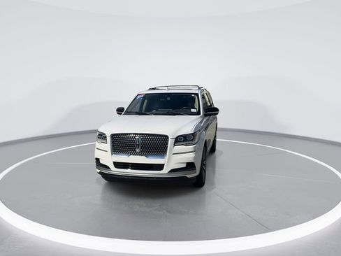 Used 2023 Lincoln Navigator L Reserve AWD/4WD image 2