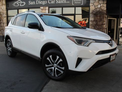 Used 2016 Toyota RAV4 LE FWD image 7