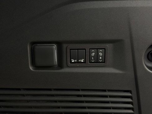 Used 2026 GMC Yukon AT4 Ultimate w/ LPO, Floor Liner Package AWD/4WD image 19