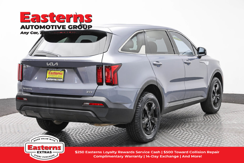 Used 2023 Kia Sorento LX AWD/4WD image 6