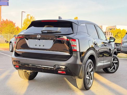 Used 2025 Nissan Kicks SV FWD image 8