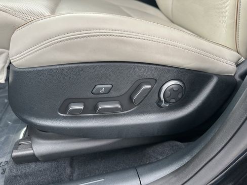 Used 2025 Genesis Electrified GV70 Advanced w/ Prestige Package image 17