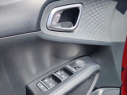 Used 2023 Kia Soul LX w/ LX Technology Package FWD image 7