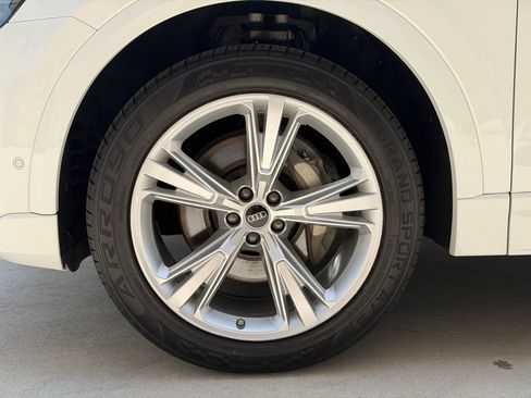 Used 2023 Audi Q8 Premium w/ Convenience Package AWD/4WD image 15