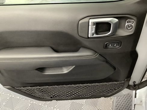 Used 2022 Jeep Wrangler Unlimited Sahara w/ Cold Weather Group image 9