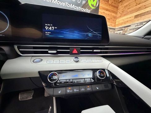 Certified 2025 Hyundai Elantra Limited w/ Cargo Package image 18