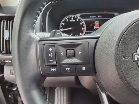 Used 2024 Nissan Pathfinder SV image 16