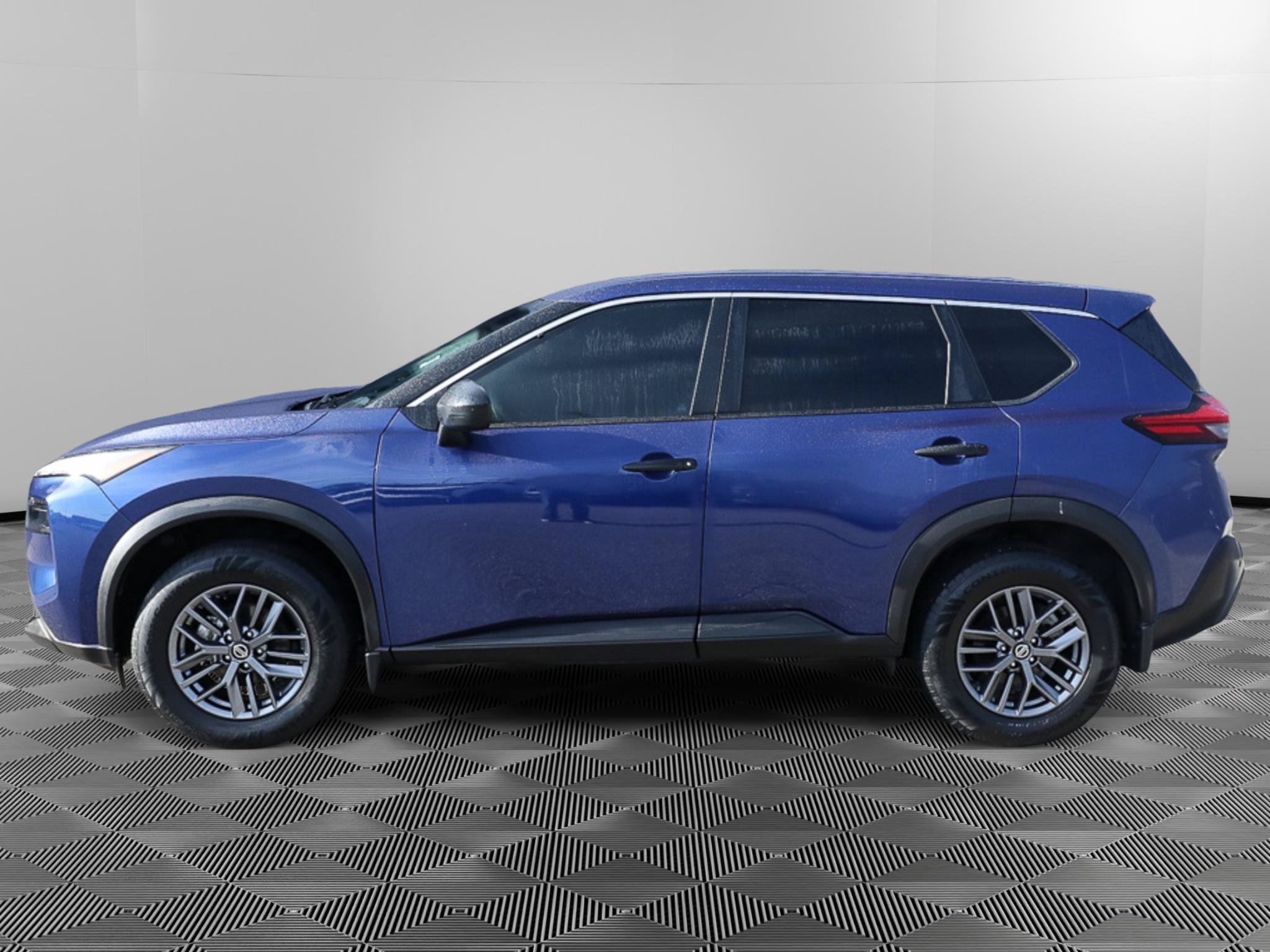 Used 2021 Nissan Rogue S AWD/4WD image 2
