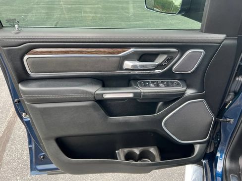 Used 2019 RAM 1500 Laramie AWD/4WD image 6