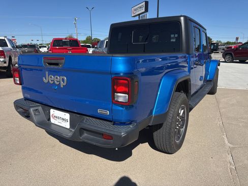 Used 2021 Jeep Gladiator Overland w/ Cold Weather Group AWD/4WD image 6