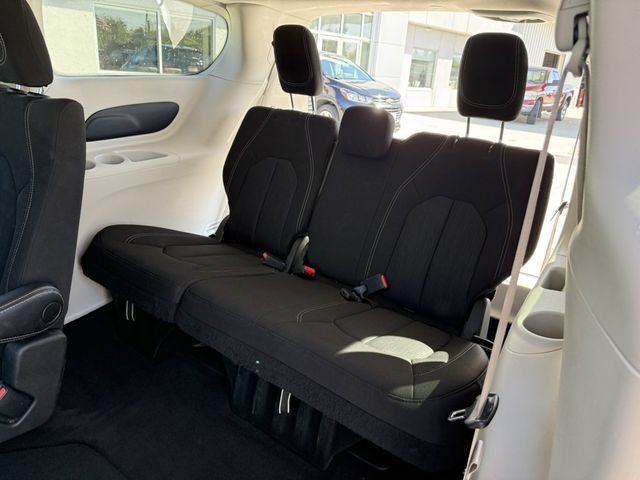 Used 2023 Chrysler Voyager LX FWD image 16