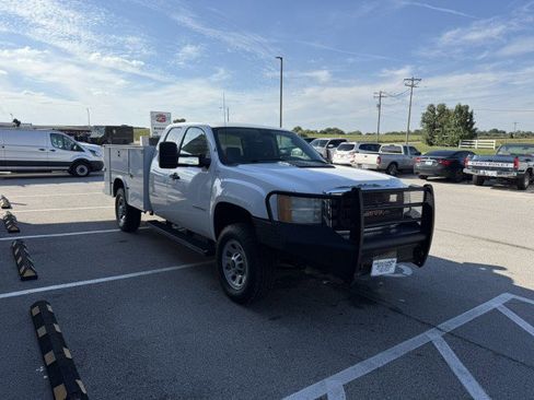 Used 2011 GMC Sierra 2500 W/T image 3