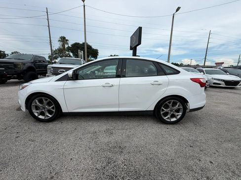 Used 2014 Ford Focus SE w/ Equipment Group 201A FWD image 2