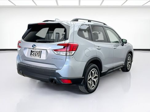 Used 2020 Subaru Forester Premium AWD/4WD image 4
