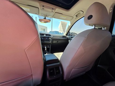 Used 2019 Volkswagen Tiguan SE FWD image 21