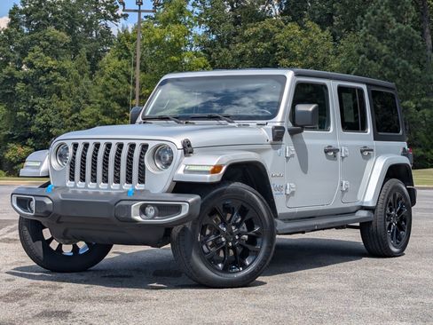 Used 2023 Jeep Wrangler Unlimited Sahara w/ Cold Weather Group AWD/4WD image 4