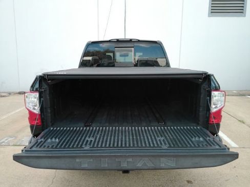 Used 2017 Nissan Titan SL RWD image 7