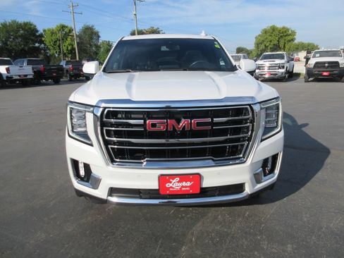 Certified 2022 GMC Yukon XL SLT w/ SLT Premium Package AWD/4WD image 13