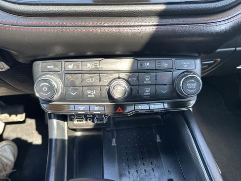 Used 2025 Dodge Durango R/T image 33