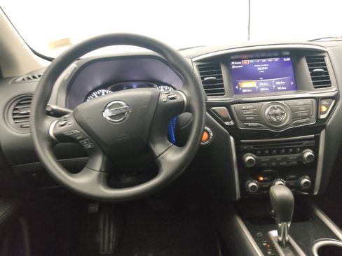 Used 2020 Nissan Pathfinder S FWD image 22