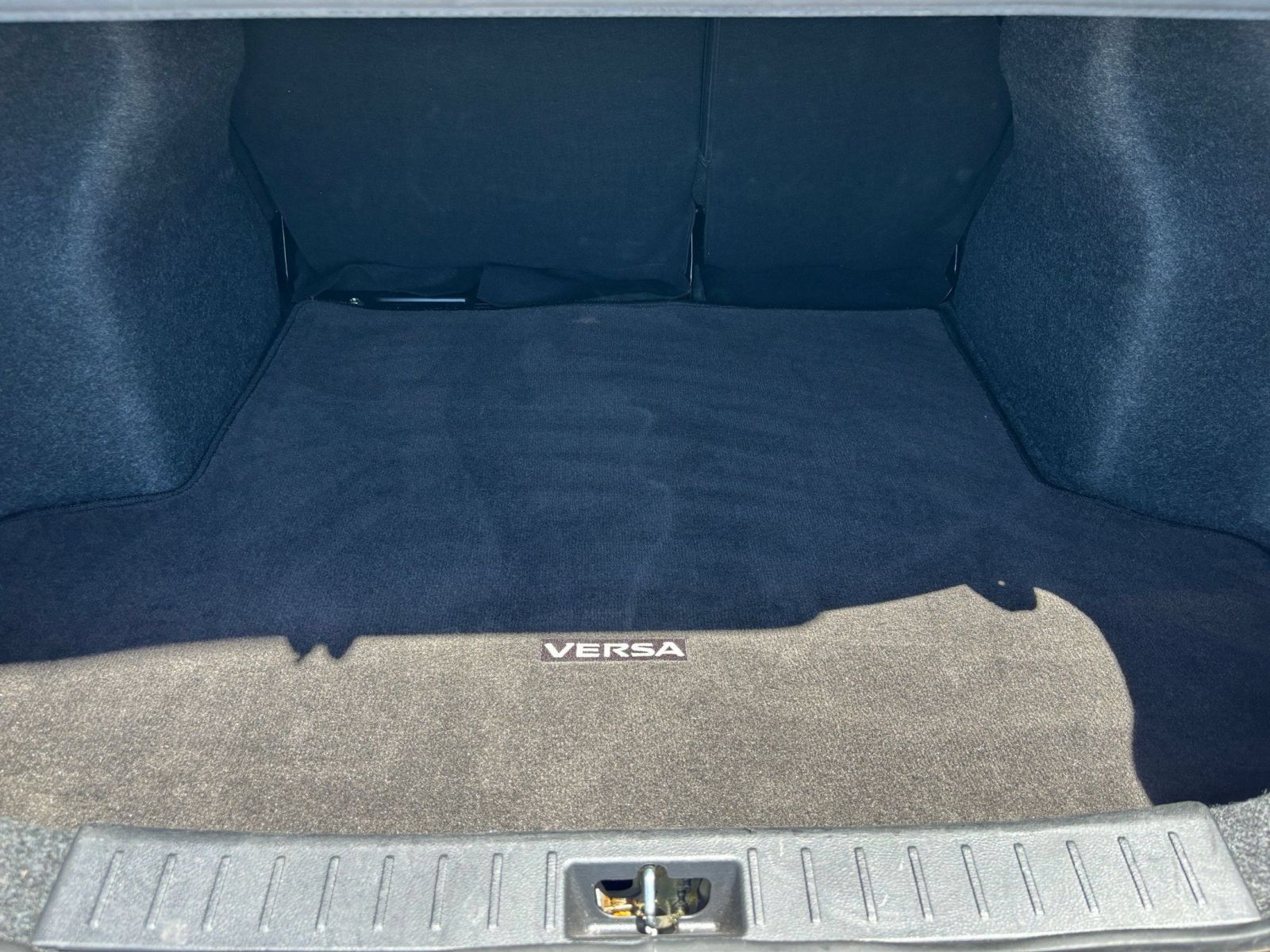 Used 2025 Nissan Versa SV FWD image 28