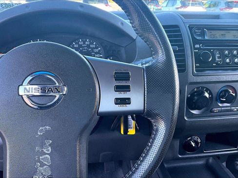 Used 2005 Nissan Frontier LE AWD/4WD image 12