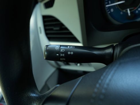 Used 2020 Toyota Sienna L image 24