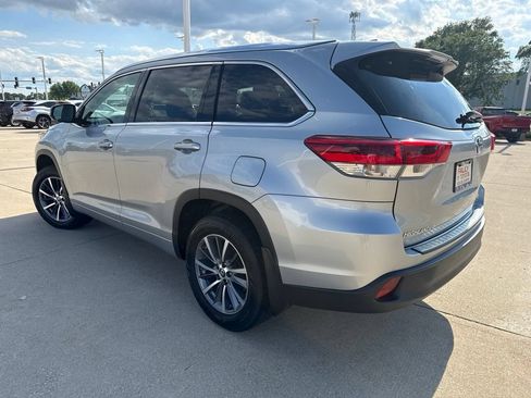 Used 2018 Toyota Highlander XLE AWD/4WD image 5