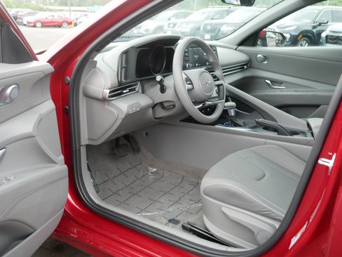 Used 2023 Hyundai Elantra SEL FWD image 11