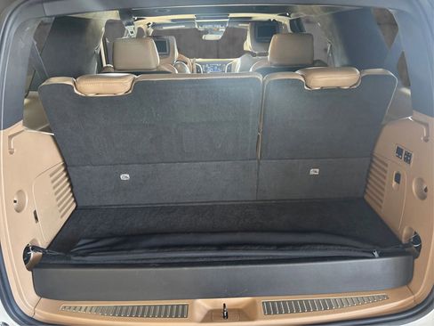 Used 2018 Cadillac Escalade Platinum AWD/4WD image 13