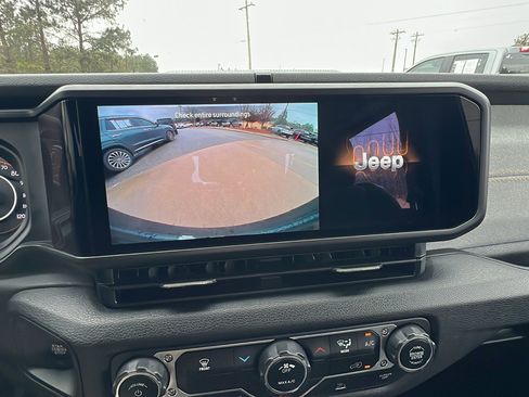 Used 2024 Jeep Wrangler Sport image 31