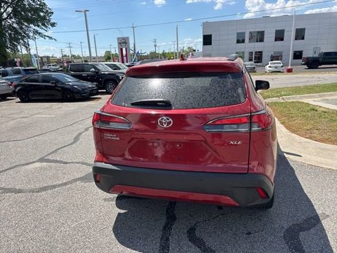 Used 2022 Toyota Corolla Cross XLE w/ Convenience Package FWD image 8